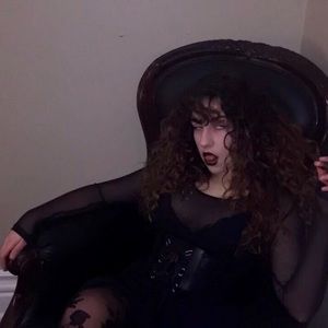 Meet your Posher, Leila